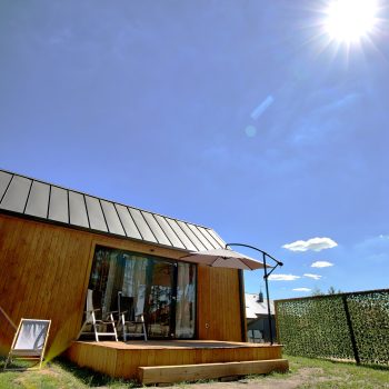 DOMKI POD SOSNAMI SŁAWA