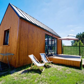 DOMKI POD SOSNAMI SŁAWA