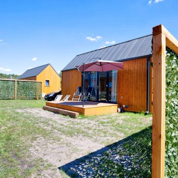 DOMKI POD SOSNAMI SŁAWA