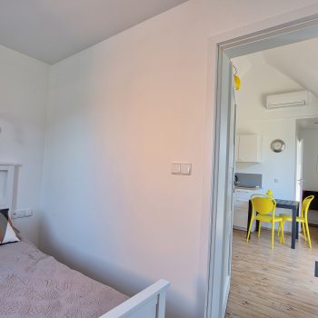 DOMKI POD SOSNAMI SŁAWA