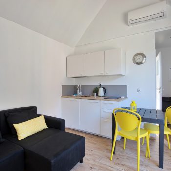 DOMKI POD SOSNAMI SŁAWA