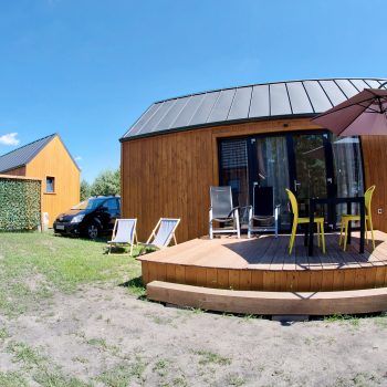 DOMKI POD SOSNAMI SŁAWA